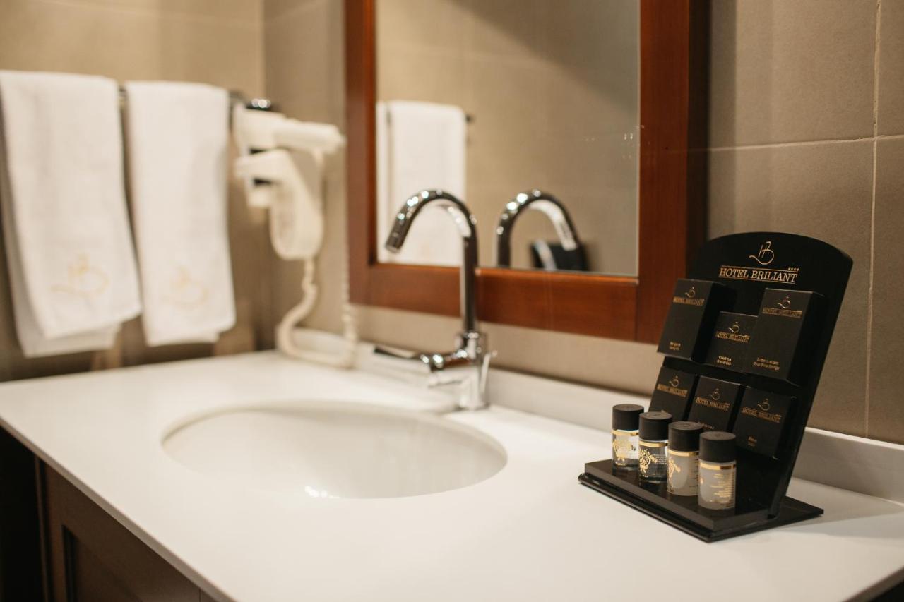 Briliant Hotel Cluj-Napoca Esterno foto