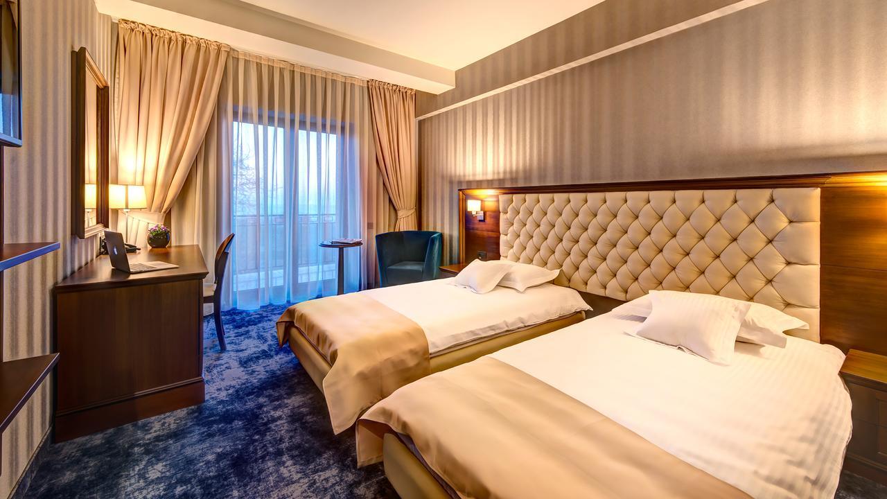 Briliant Hotel Cluj-Napoca Esterno foto
