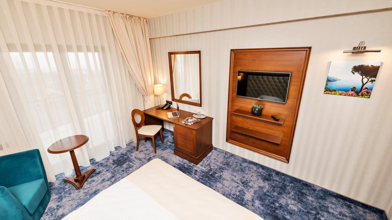 Briliant Hotel Cluj-Napoca Esterno foto