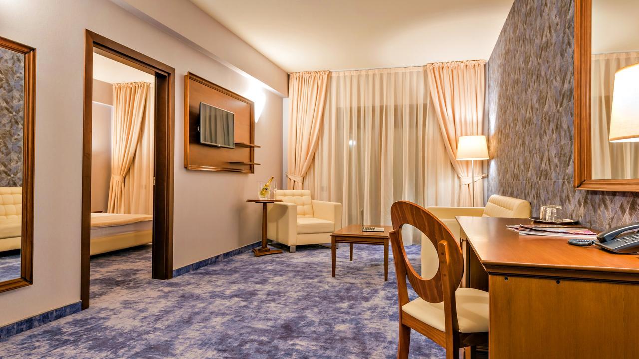 Briliant Hotel Cluj-Napoca Esterno foto