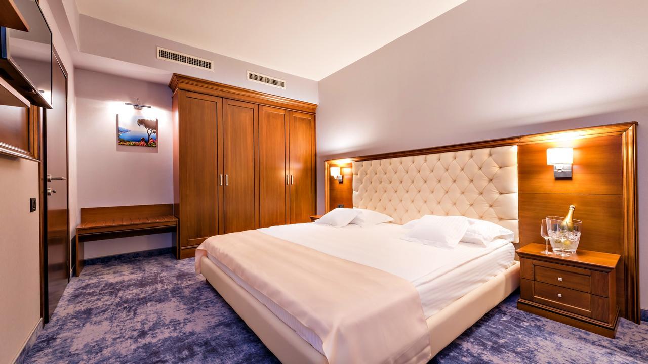 Briliant Hotel Cluj-Napoca Esterno foto